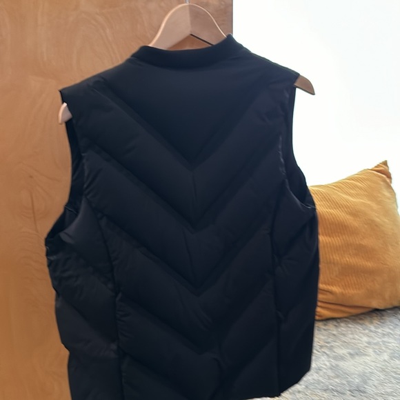 Athleta puffer women size medium - Picture 3 of 3